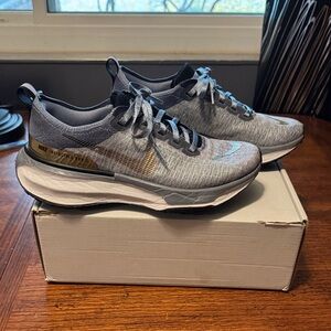 Nike ZoomX Invincible Women’s Gray and Gold Athletic Sneakers